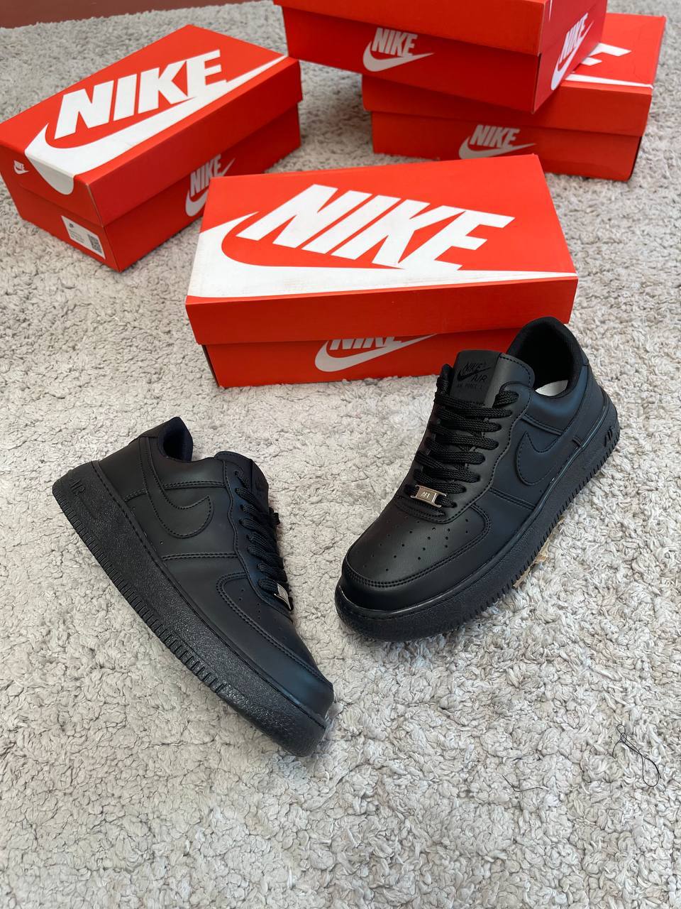 Nike Air Force 1 negra