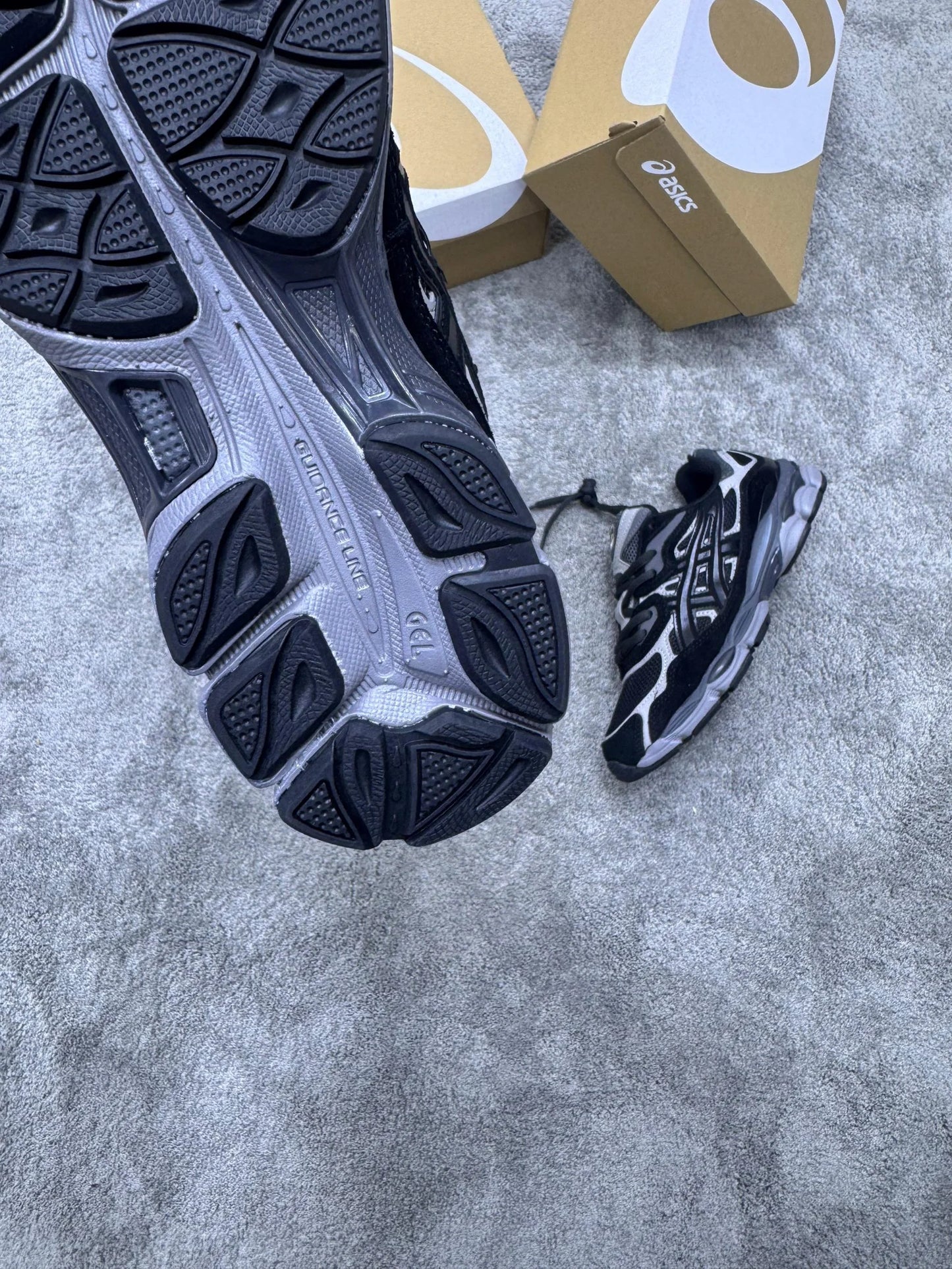 Asics GEL-NYC negra y gris