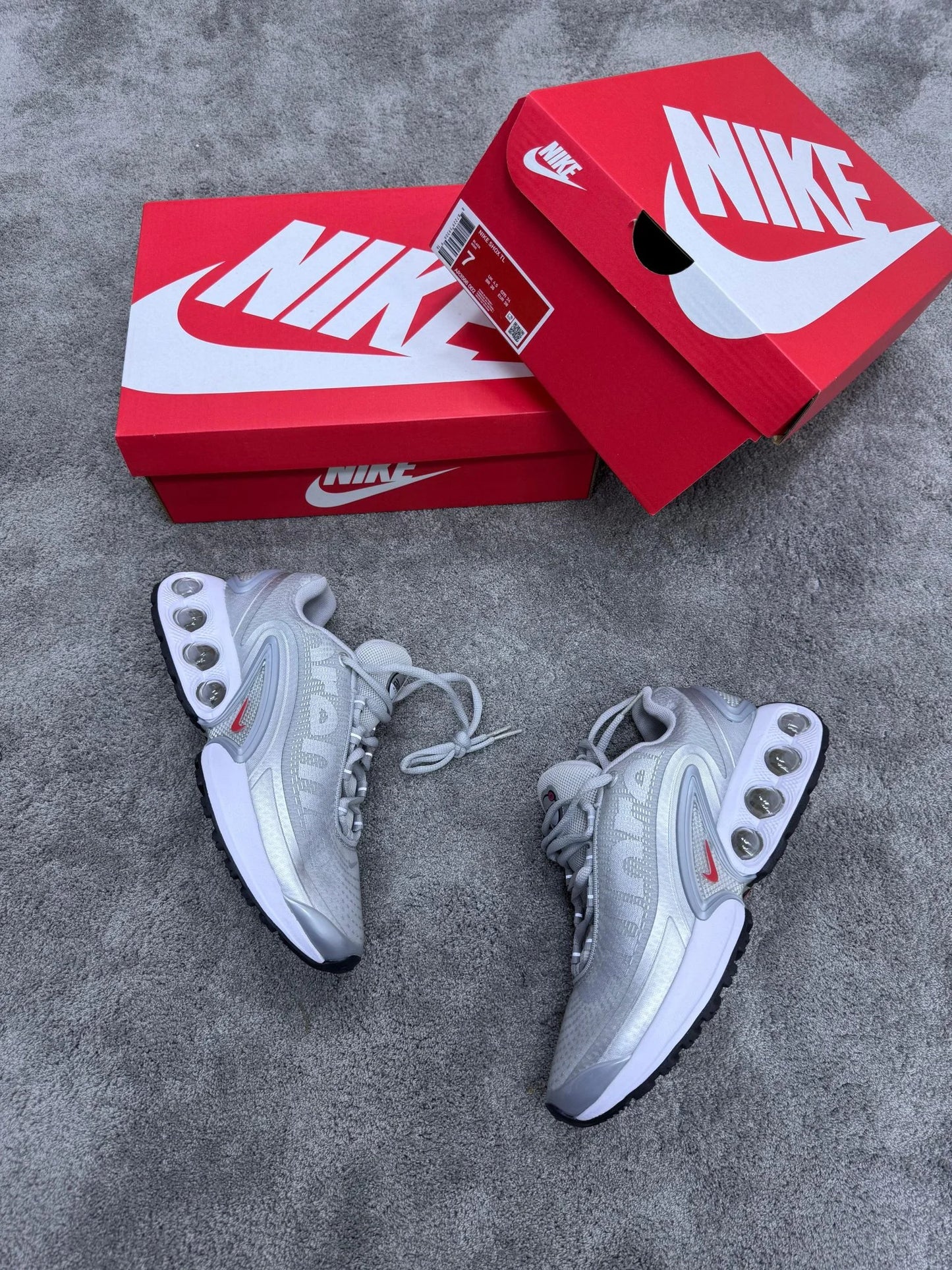 Nike DN x Supreme gris