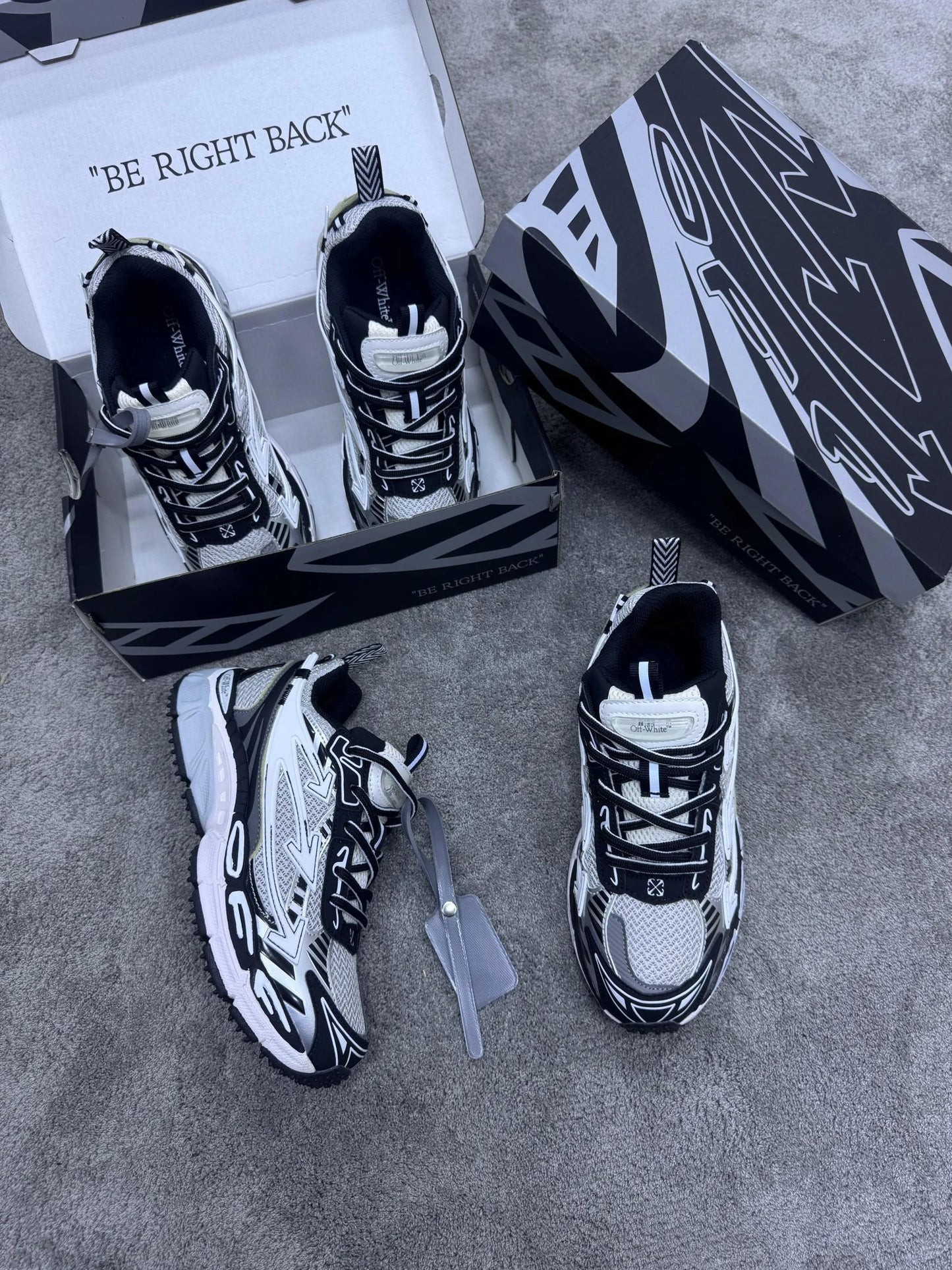 Off-White be Right gris y negra