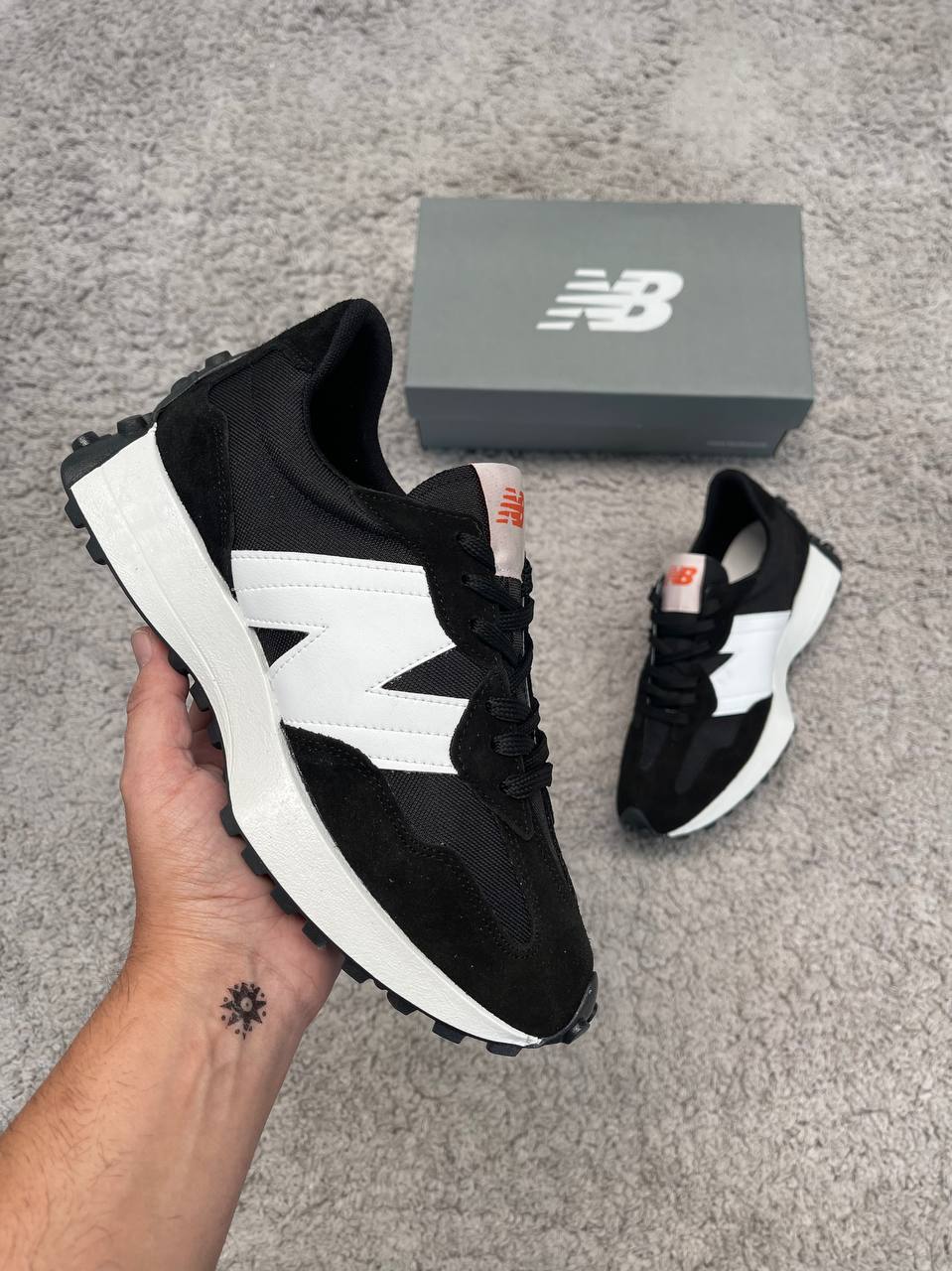 New Balance 327 negra