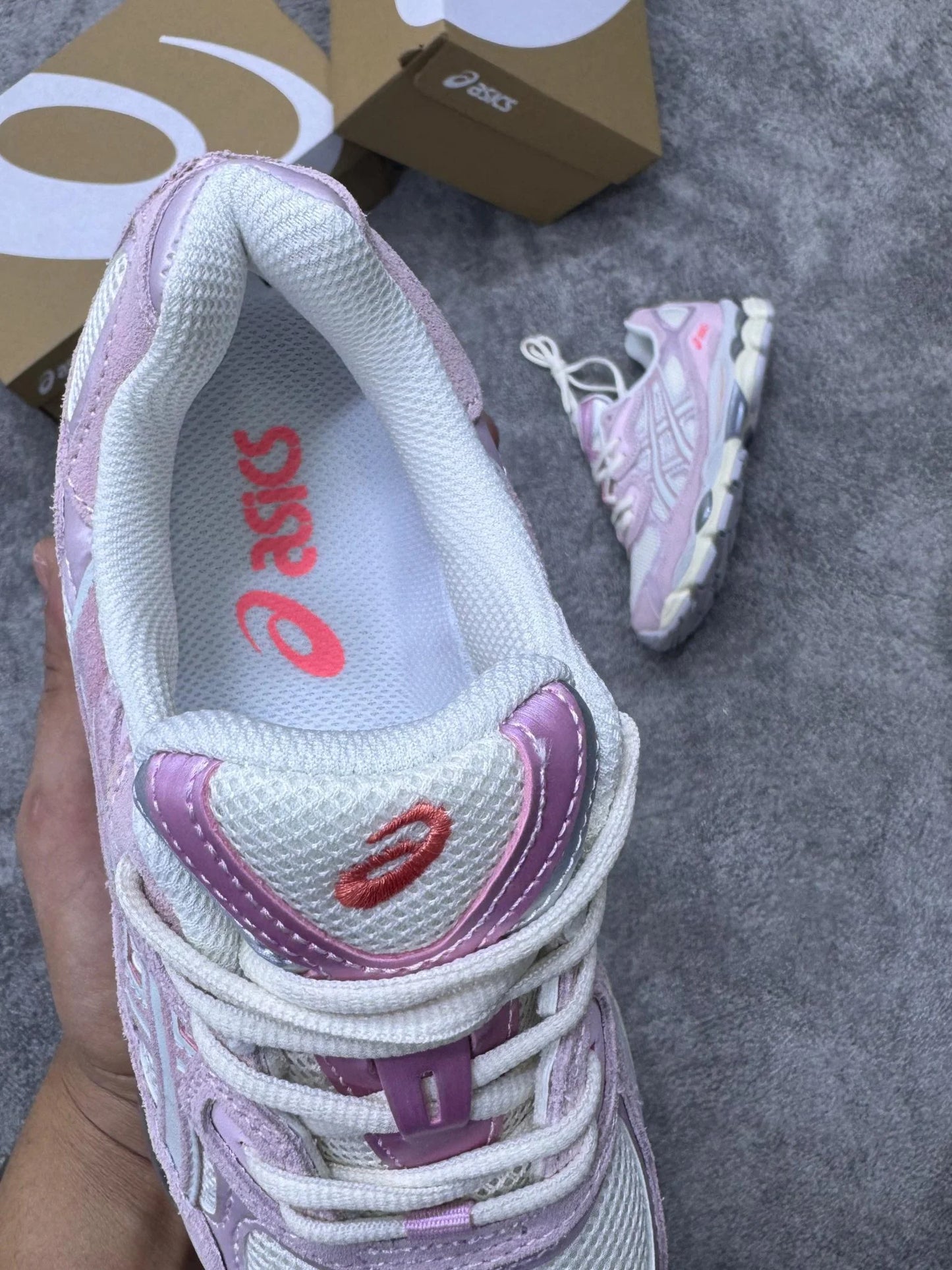 ASICS GEL-NYC rosa y crema