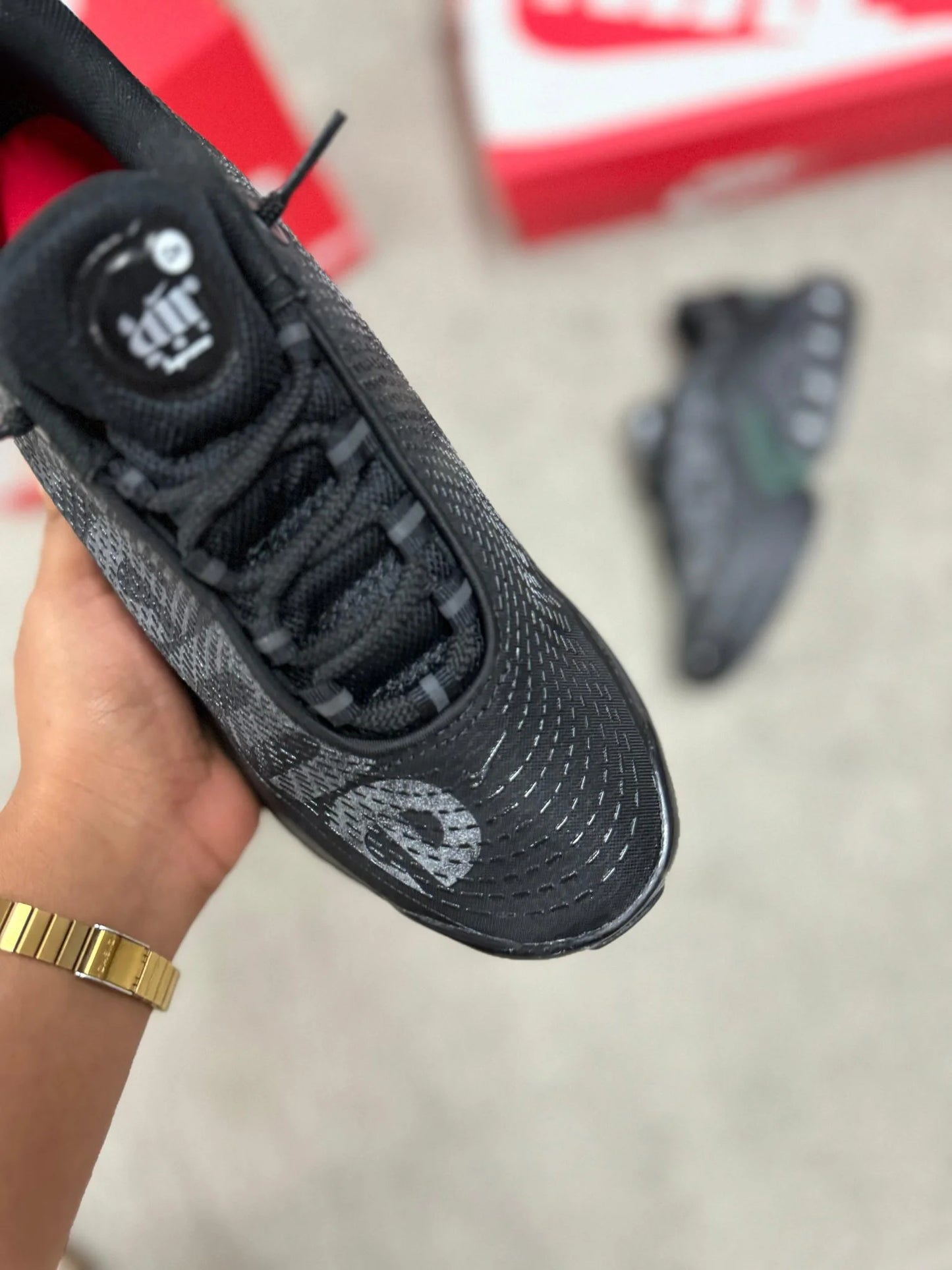 Nike DN x Supreme negra