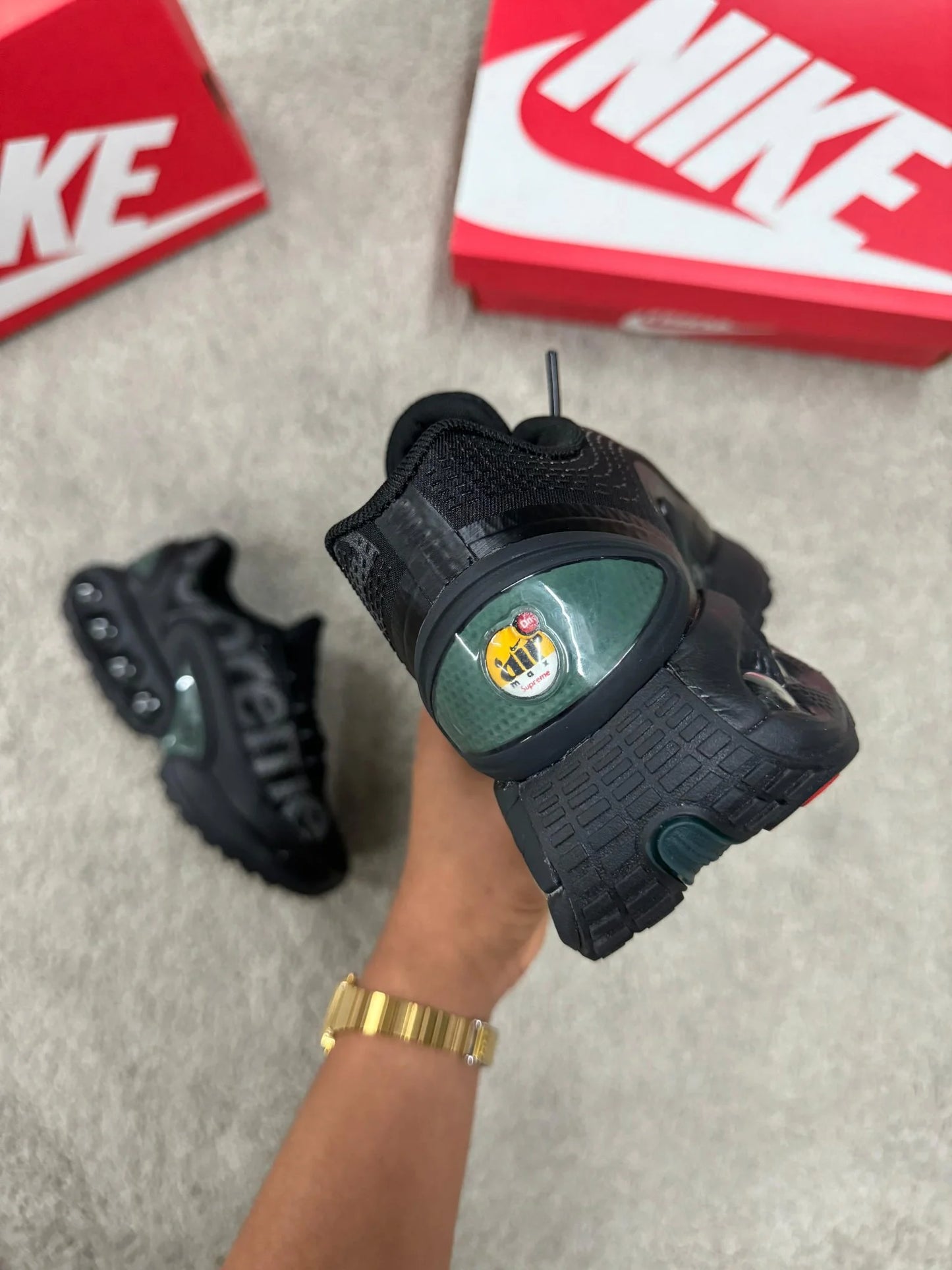 Nike DN x Supreme negra