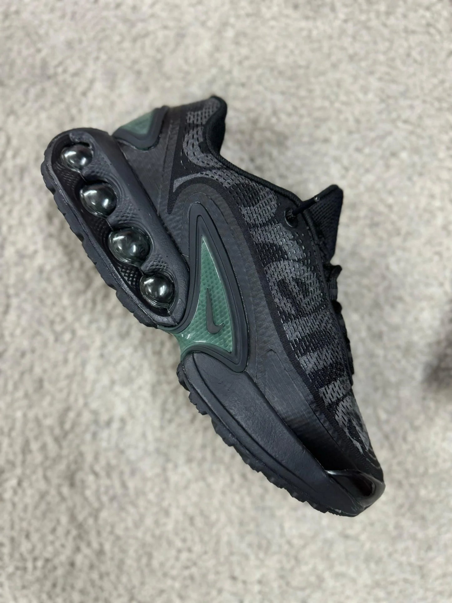 Nike DN x Supreme negra