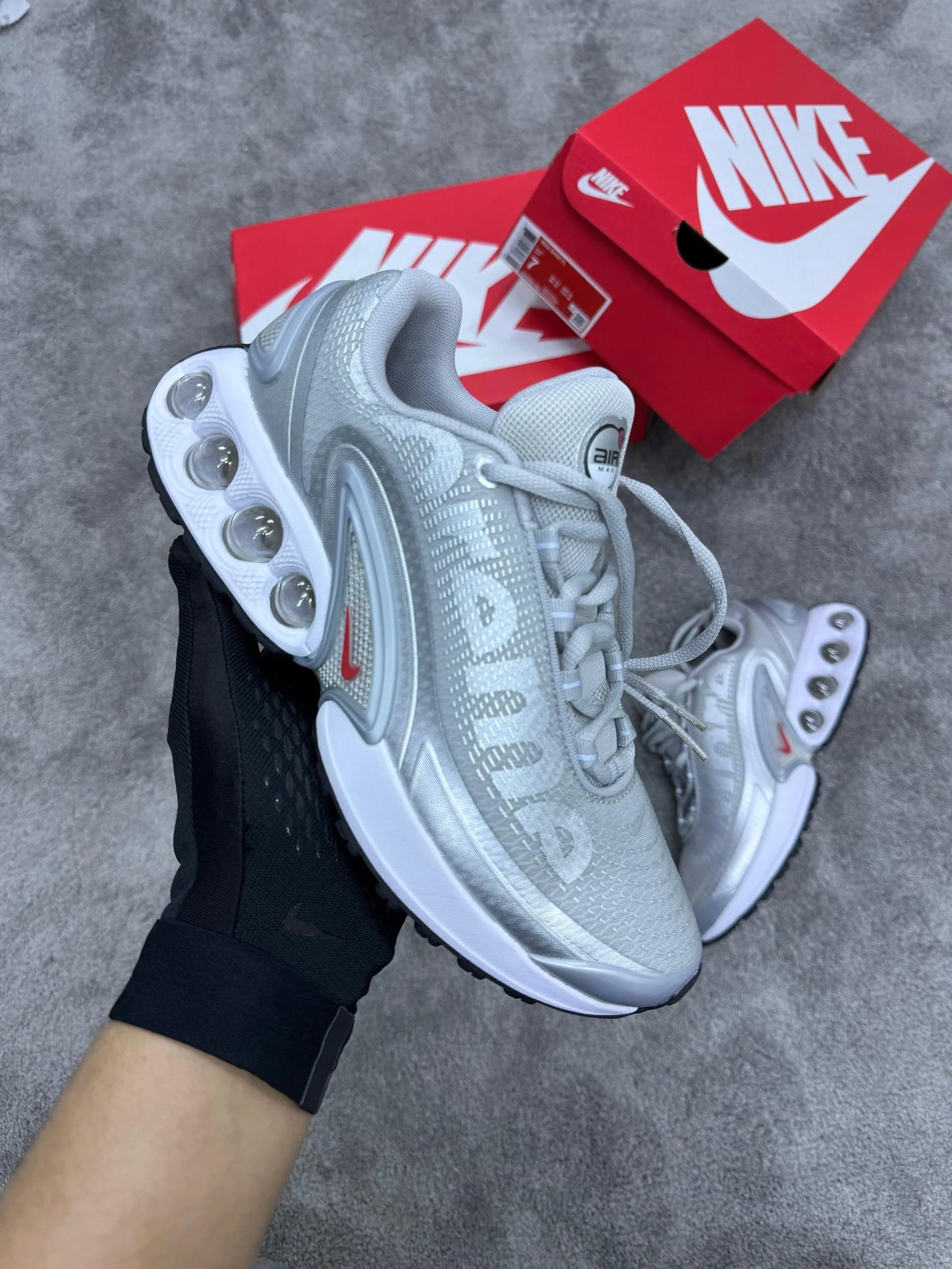 Nike DN x Supreme gris