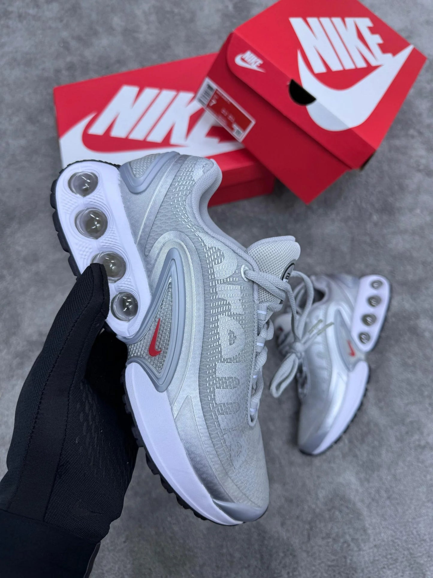 Nike DN x Supreme gris