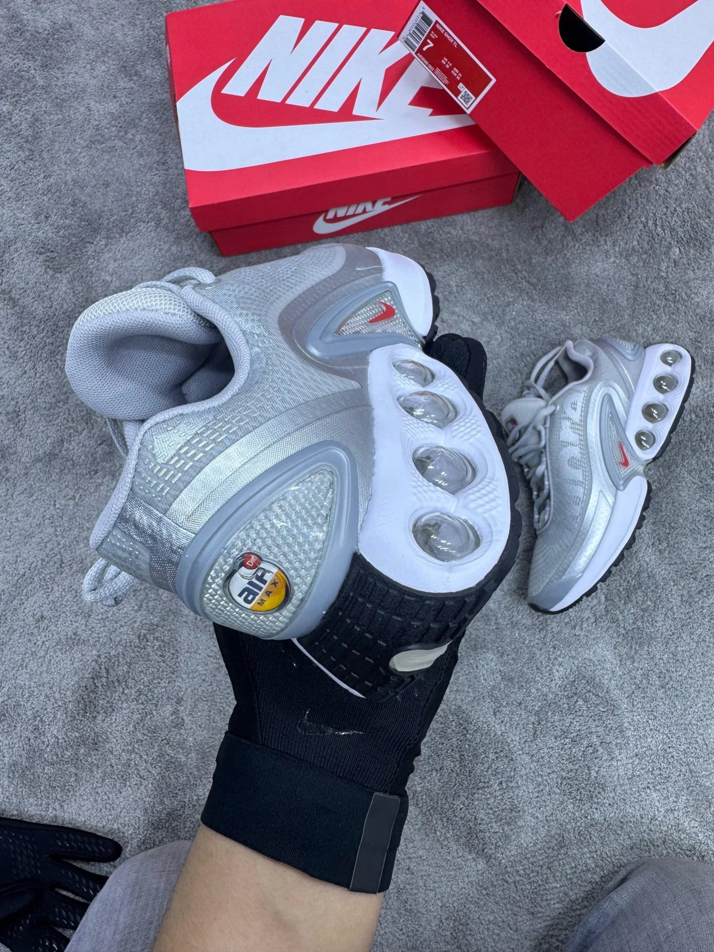 Nike DN x Supreme gris