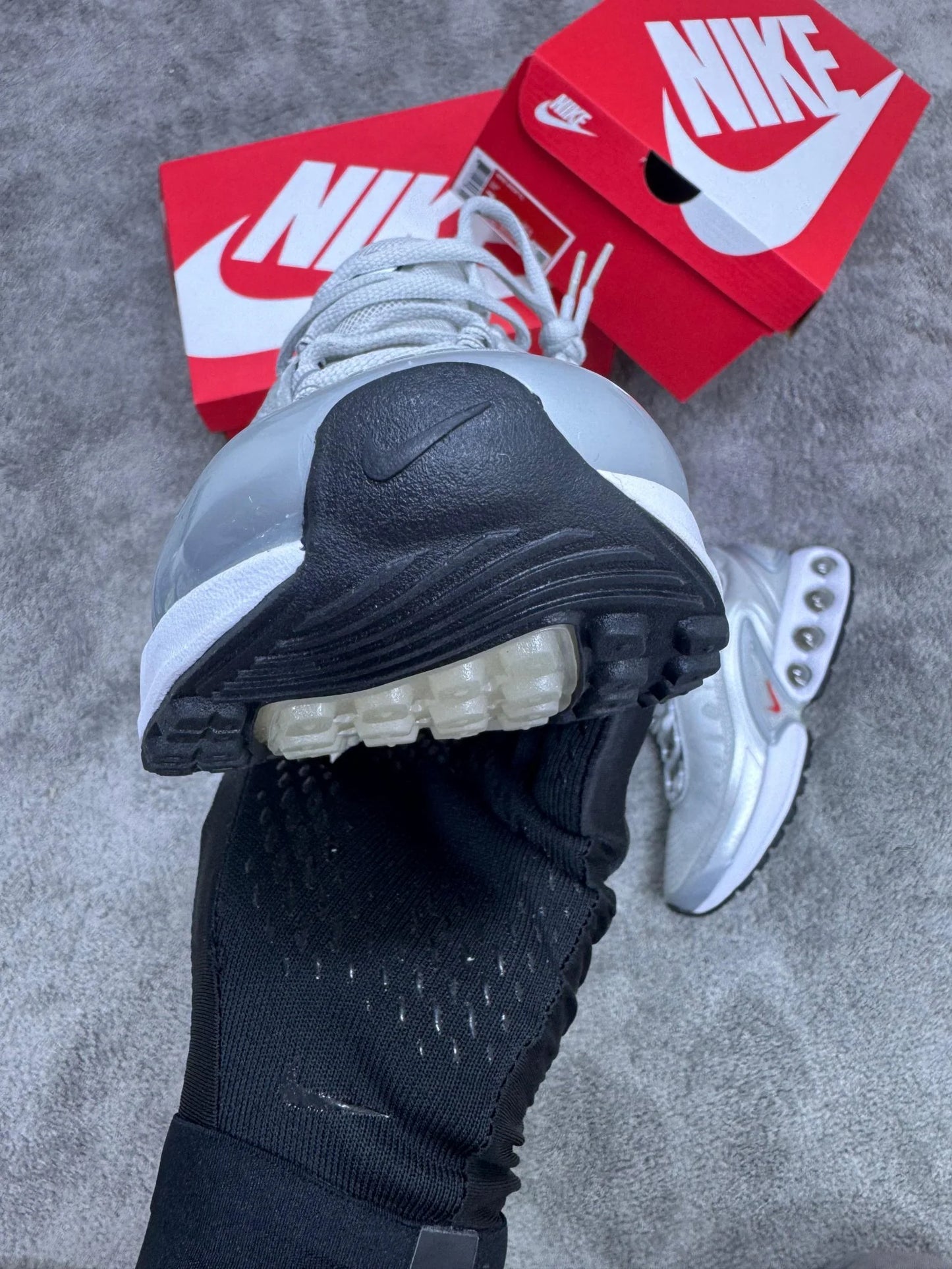 Nike DN x Supreme gris