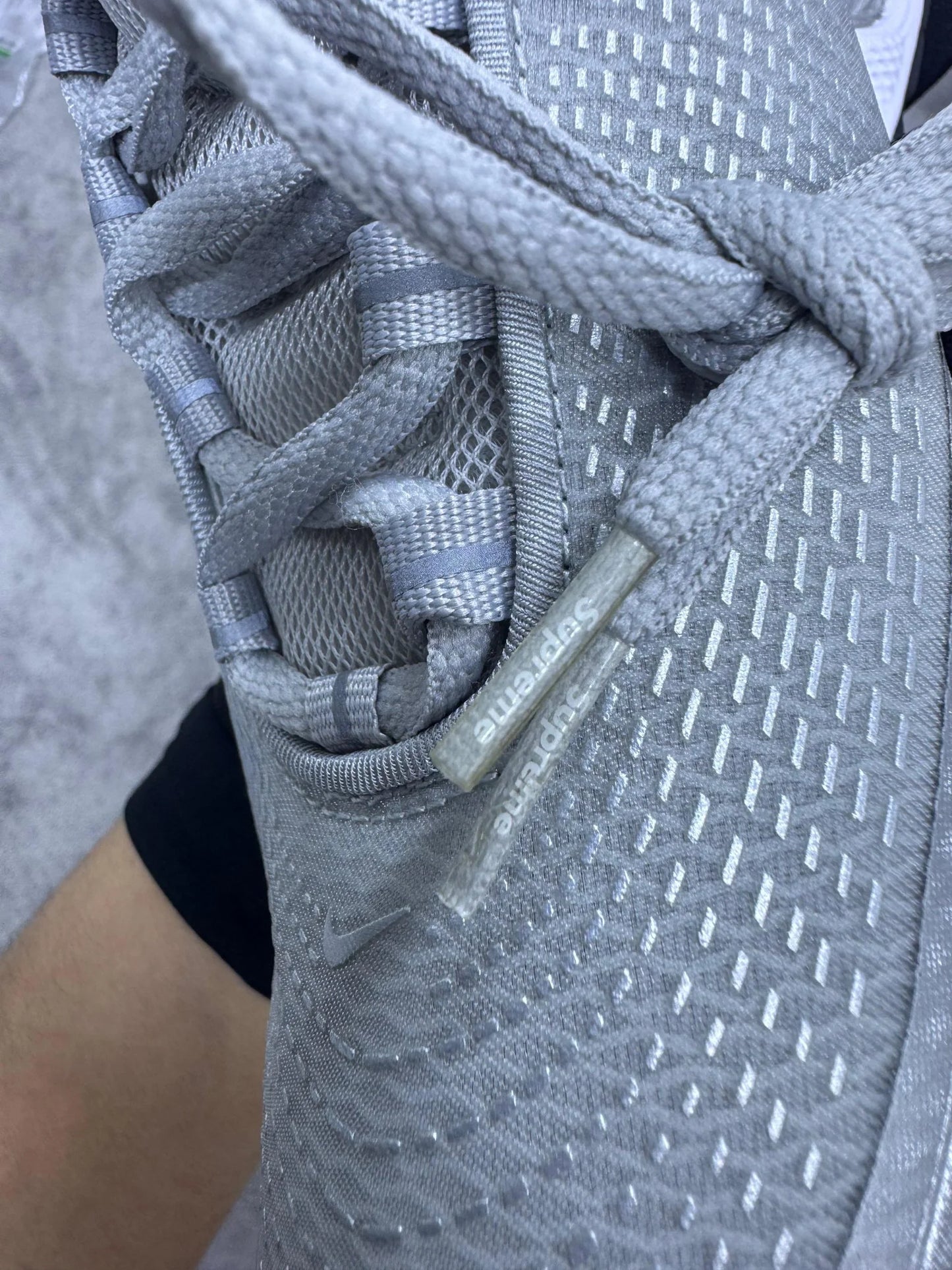 Nike DN x Supreme gris