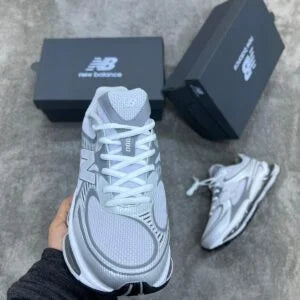 New Balance 2000 plateado