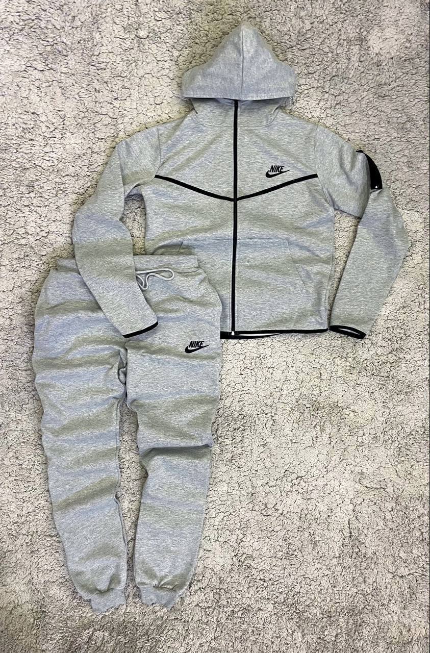 Nike Tech Fleece gris
