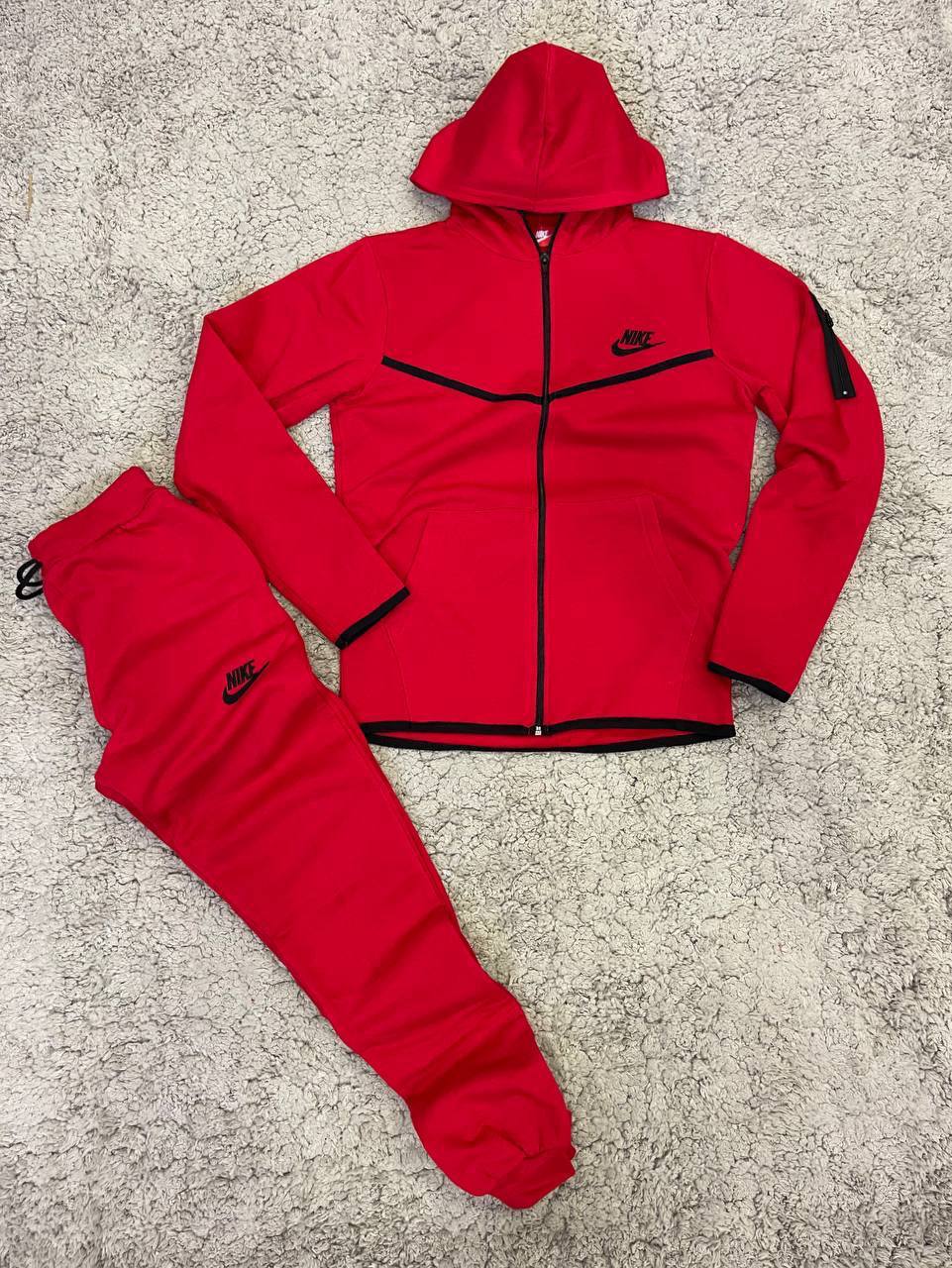Nike Tech Fleece rojo